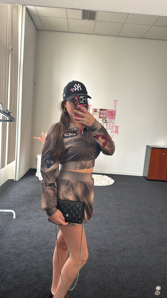 Two piece set, route