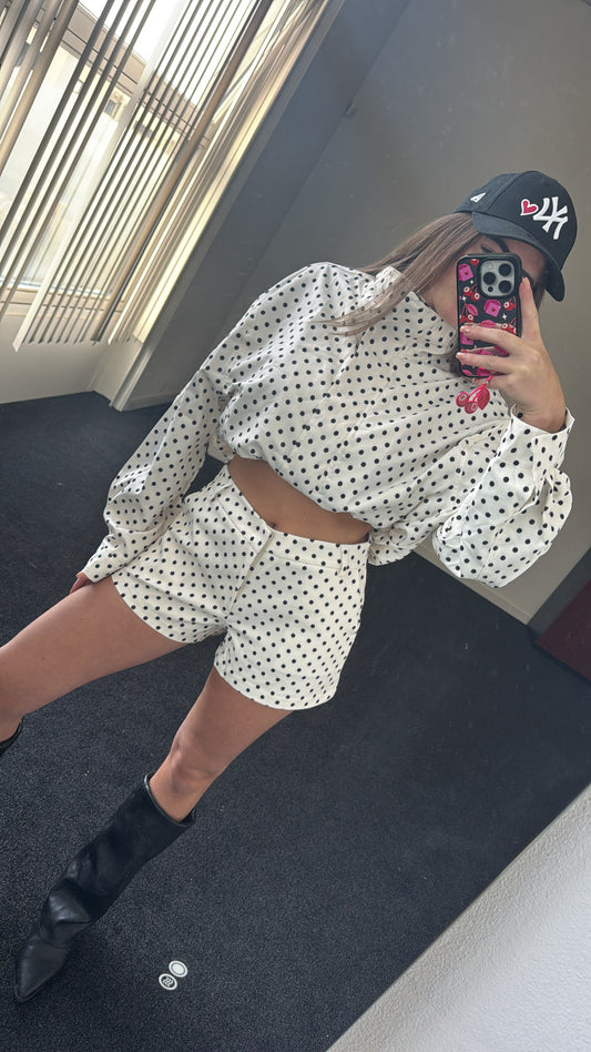 Two piece set, witte stippen