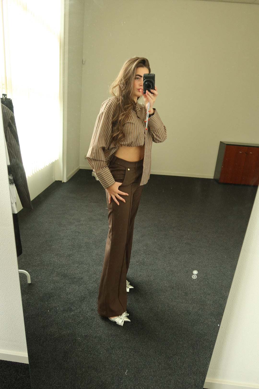 Two piece set, bruine pantalon + bruine streepjes blouse