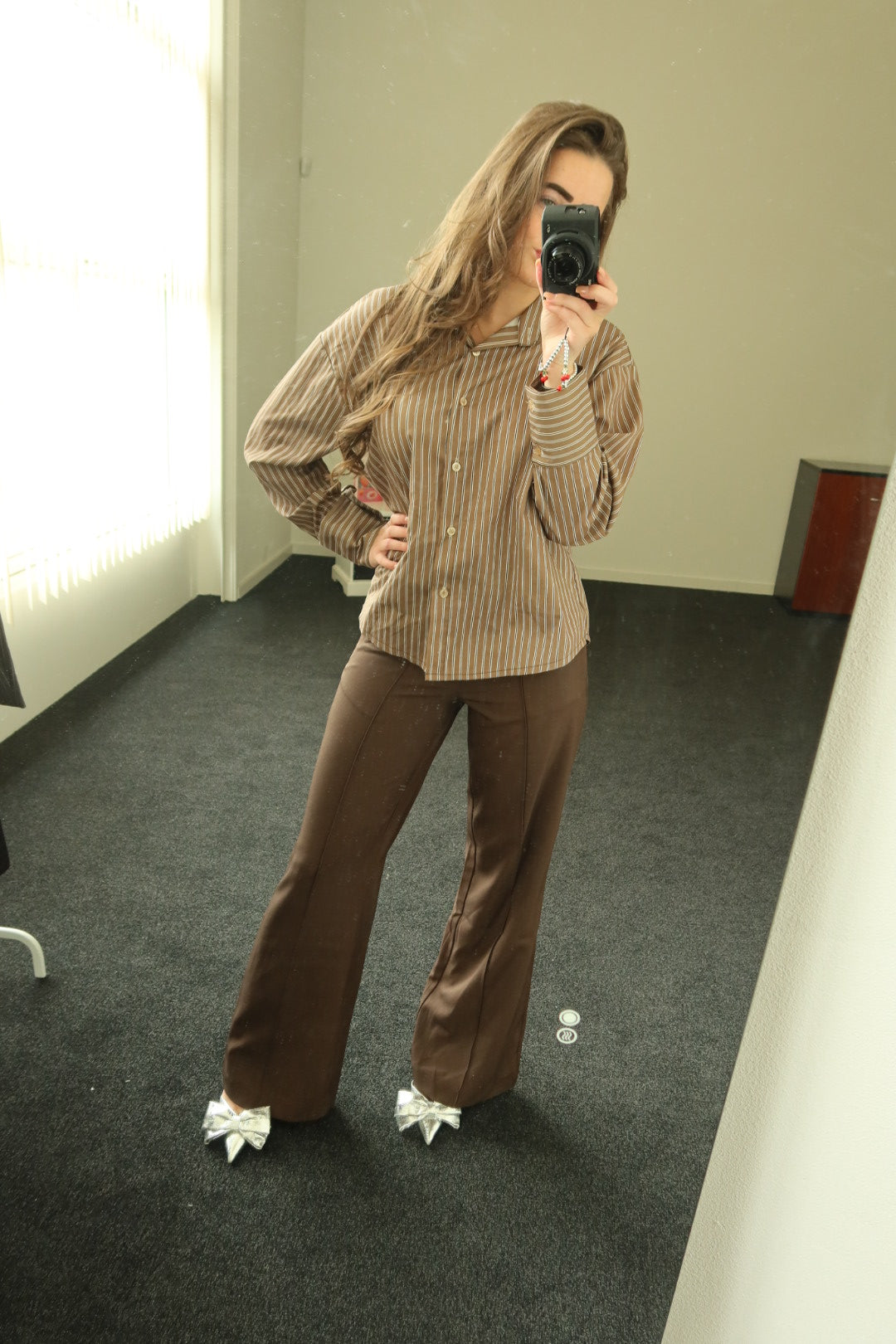 Two piece set, bruine pantalon + bruine streepjes blouse