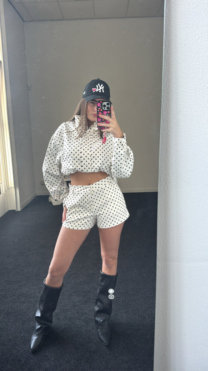 Two piece set, witte stippen