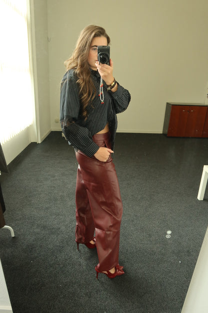 Two piece set, Bordeaux leren broek + zwarte kante blouse