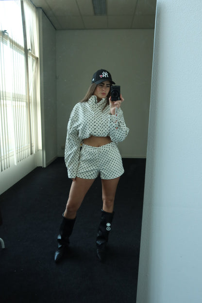 Two piece set, witte stippen
