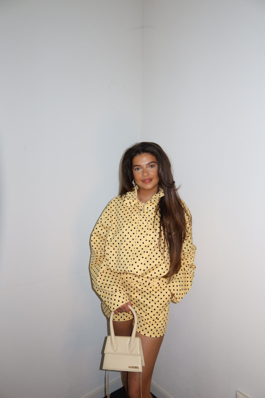 Two piece set, polka dots geel